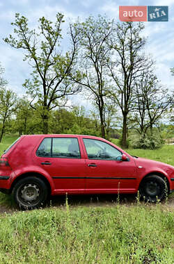Хетчбек Volkswagen Golf 2001 в 