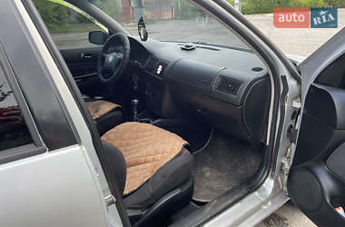 Хэтчбек Volkswagen Golf 1999 в 