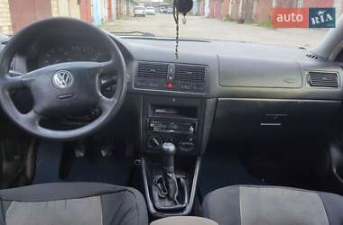 Універсал Volkswagen Golf 2000 в 