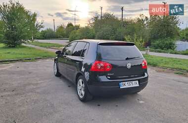 Хетчбек Volkswagen Golf 2004 в 