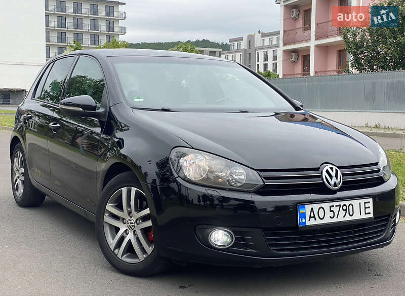 Хэтчбек Volkswagen Golf 2009 в 