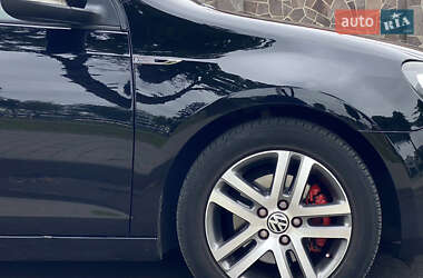 Хэтчбек Volkswagen Golf 2009 в 