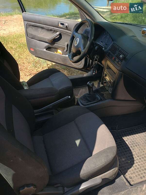 Хетчбек Volkswagen Golf 1998 в Ізюмі