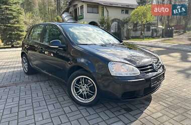 Хэтчбек Volkswagen Golf 2004 в Черновцах