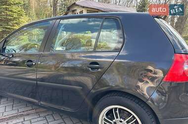 Хетчбек Volkswagen Golf 2004 в 