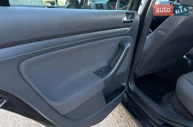 Хетчбек Volkswagen Golf 2004 в 