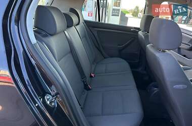 Хетчбек Volkswagen Golf 2004 в 