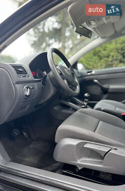 Хетчбек Volkswagen Golf 2004 в 