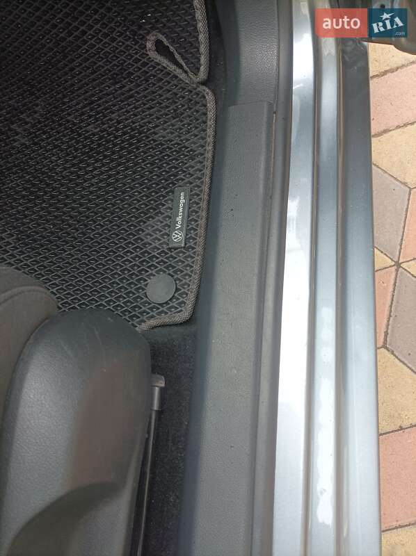 Універсал Volkswagen Golf 2011 в Лохвиці