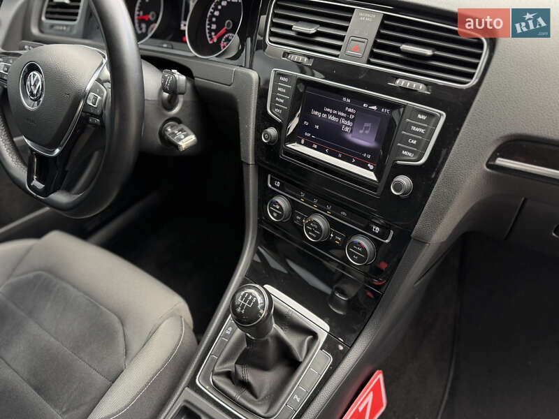 Універсал Volkswagen Golf 2014 в Луцьку