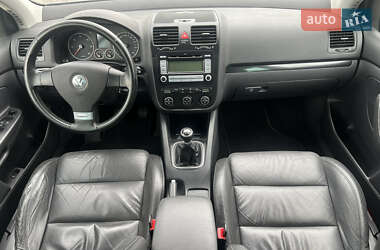 Хэтчбек Volkswagen Golf 2008 в 