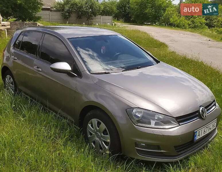 Хэтчбек Volkswagen Golf 2013 в 