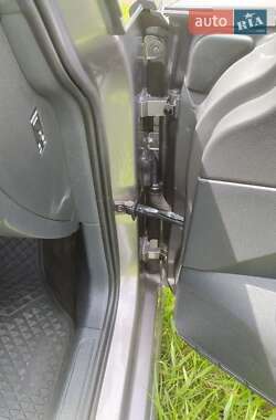 Хэтчбек Volkswagen Golf 2013 в 