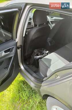Хэтчбек Volkswagen Golf 2013 в 