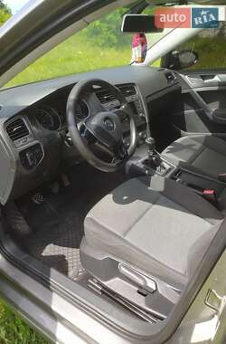 Хэтчбек Volkswagen Golf 2013 в 