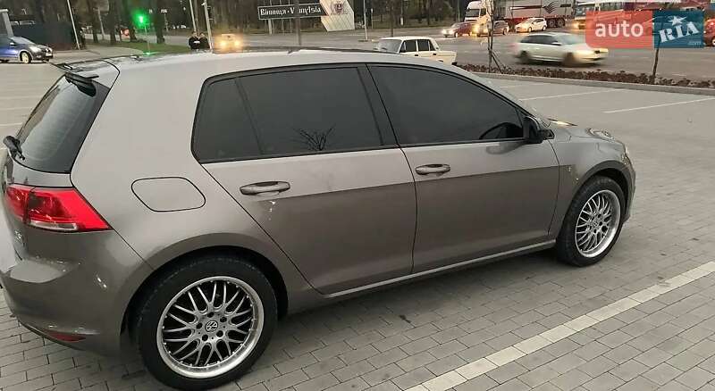 Хэтчбек Volkswagen Golf 2013 в Виннице