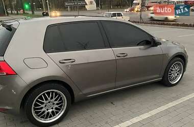 Хэтчбек Volkswagen Golf 2013 в 