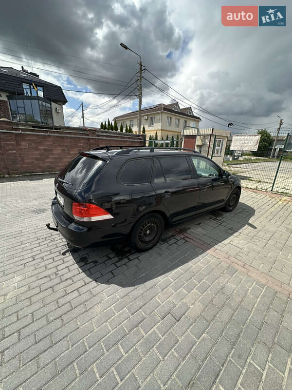Універсал Volkswagen Golf 2009 в Рівному