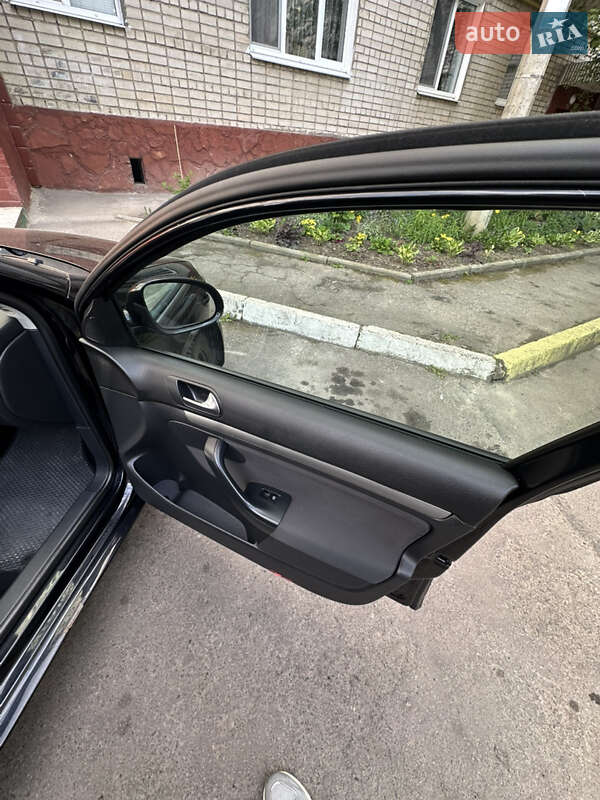 Універсал Volkswagen Golf 2009 в Рівному