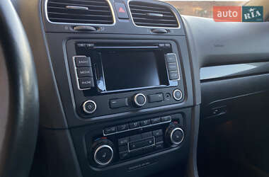 Хетчбек Volkswagen Golf 2010 в 