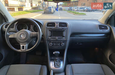 Хетчбек Volkswagen Golf 2010 в 