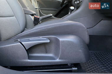 Хетчбек Volkswagen Golf 2010 в 