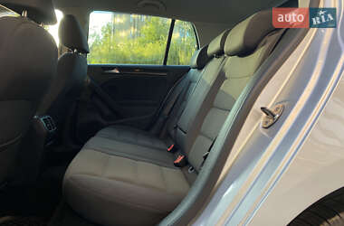 Хетчбек Volkswagen Golf 2010 в 