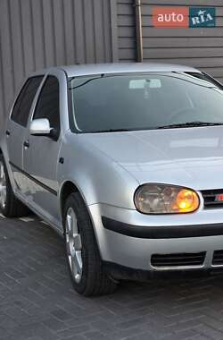 Хетчбек Volkswagen Golf 2000 в 