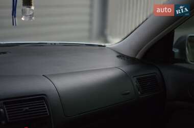Хетчбек Volkswagen Golf 2000 в 