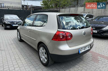 Хетчбек Volkswagen Golf 2005 в 