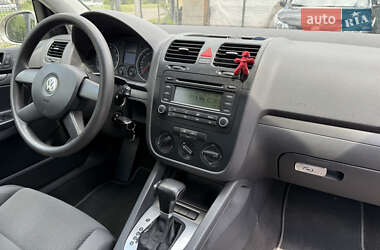 Хетчбек Volkswagen Golf 2005 в 