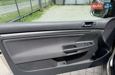 Хетчбек Volkswagen Golf 2005 в 