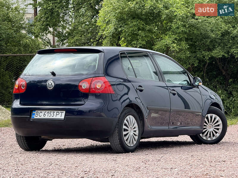 Хетчбек Volkswagen Golf 2004 в Дрогобичі