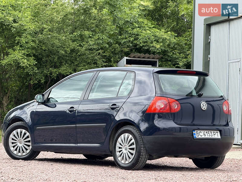 Хетчбек Volkswagen Golf 2004 в Дрогобичі