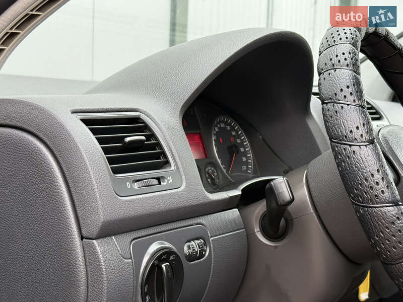 Хетчбек Volkswagen Golf 2004 в Дрогобичі