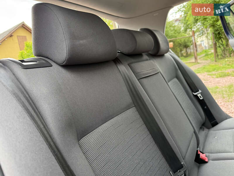 Хетчбек Volkswagen Golf 2004 в Дрогобичі