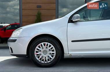 Хетчбек Volkswagen Golf 2004 в 