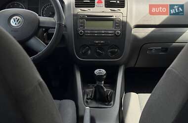 Хетчбек Volkswagen Golf 2004 в 