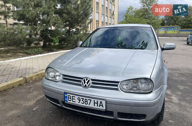 Хетчбек Volkswagen Golf 2002 в Новій Одесі