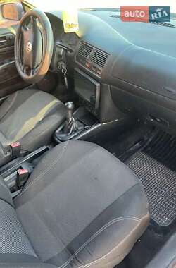 Хетчбек Volkswagen Golf 2002 в 