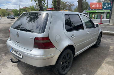 Хетчбек Volkswagen Golf 2002 в 