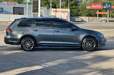 Универсал Volkswagen Golf 2019 в 