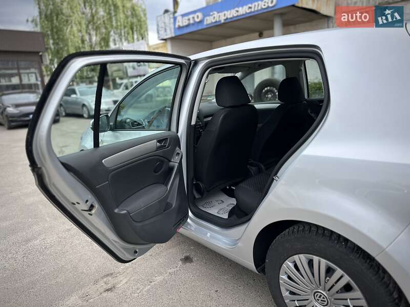 Хетчбек Volkswagen Golf 2009 в Сумах