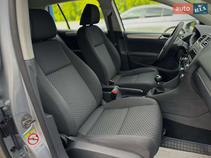 Хетчбек Volkswagen Golf 2009 в Сумах