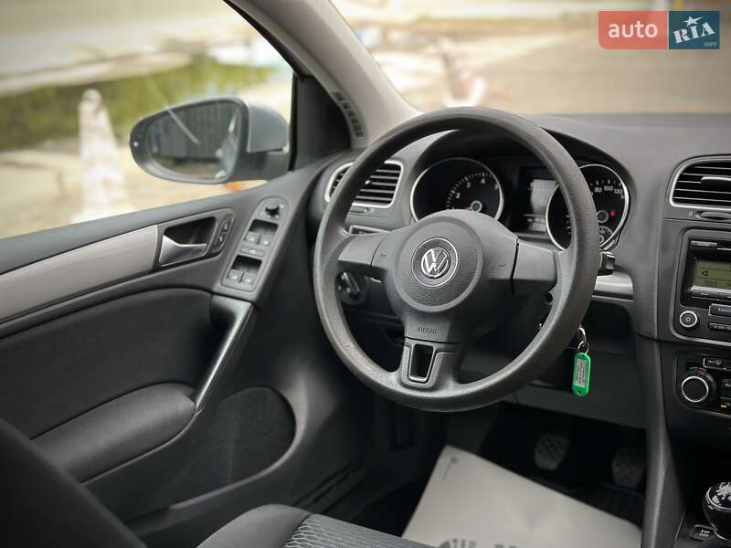 Хетчбек Volkswagen Golf 2009 в Сумах