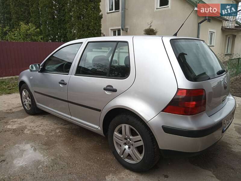 Хэтчбек Volkswagen Golf 2002 в Тернополе