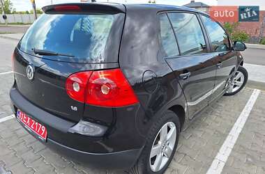 Хетчбек Volkswagen Golf 2005 в 