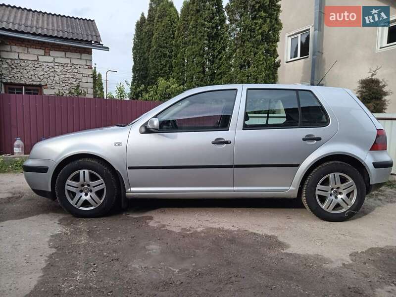 Хэтчбек Volkswagen Golf 2002 в Тернополе