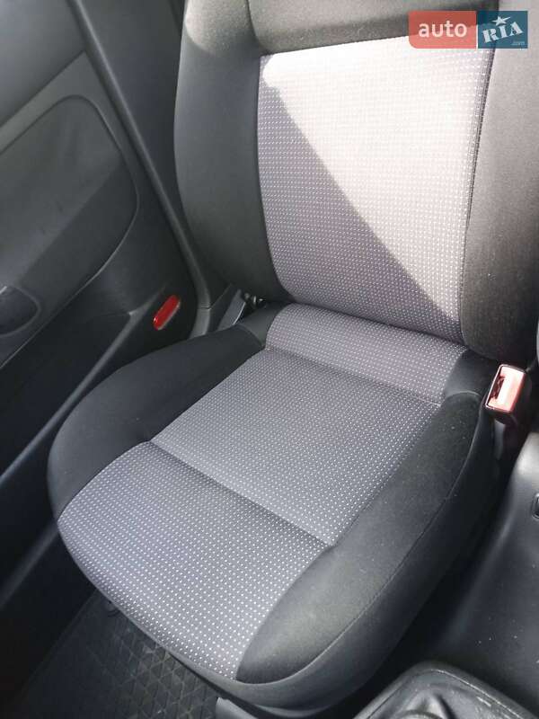 Хэтчбек Volkswagen Golf 2002 в Тернополе