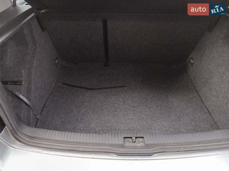 Хэтчбек Volkswagen Golf 2002 в Тернополе